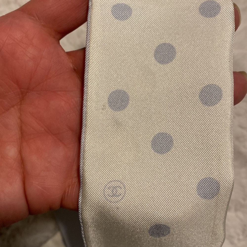 SALE❗️Pre-owned Authentic Chanel Bandeau scarf - Picture 8 of 12